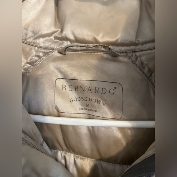 Bernardo Goose Down Puffer Vest in a metallic gray color Med - Picture 7 of 7